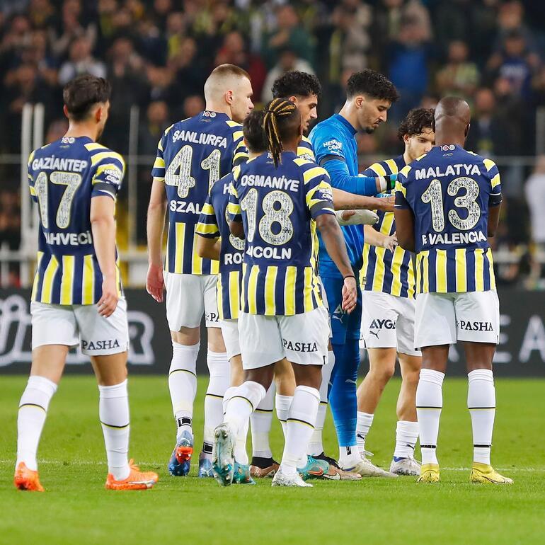 Fenerbahçe-Konyaspor maçında depremzedelere destek Yaralarımızı birlikte saracağız, bizim canımız Türkiye