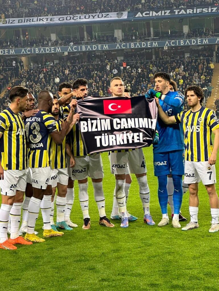 Fenerbahçe-Konyaspor maçında depremzedelere destek Yaralarımızı birlikte saracağız, bizim canımız Türkiye