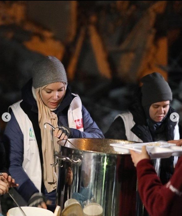 Gamze Özçelik depremzedeler için seferber oldu! Hatay’da konteyner kent kuruyor