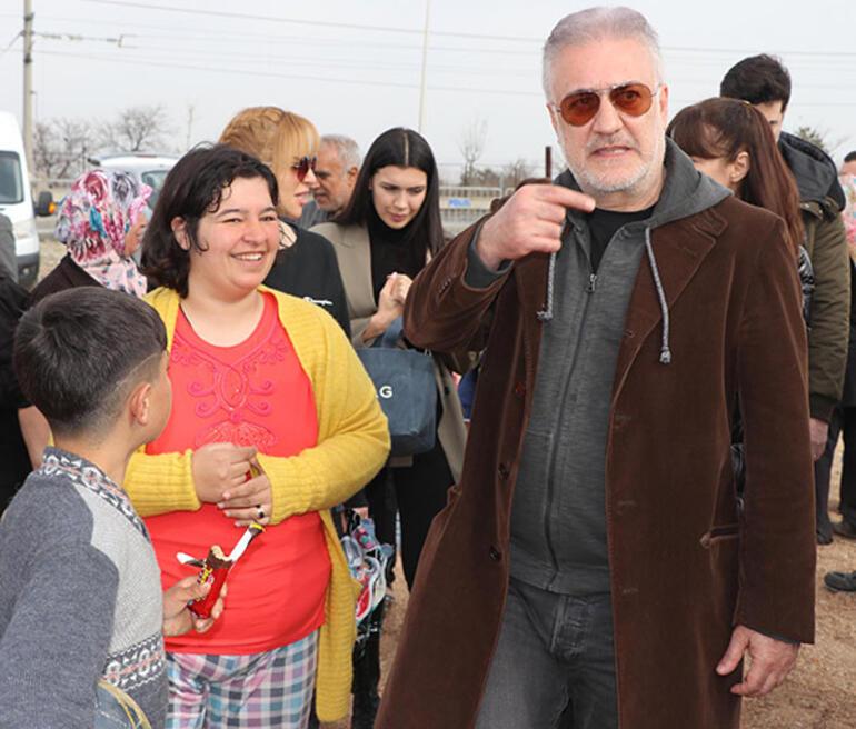 Ünlülerden depremzedelere moral ziyareti Haluk abi Havuç nerede