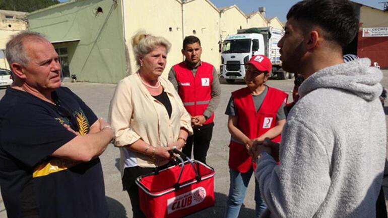 Depremzedelere yardım getiren Alman oyuncu Silvia Wollny gözyaşlarına hâkim olamadı