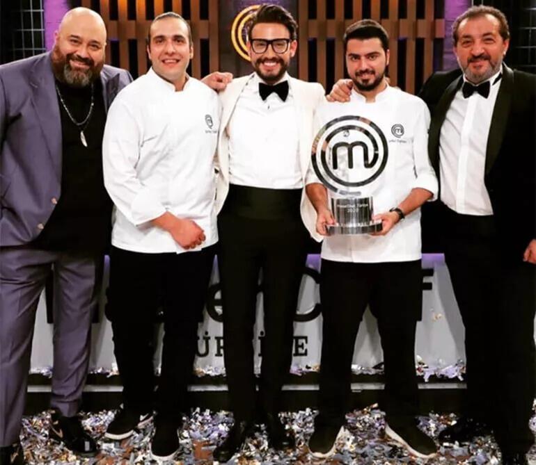 MasterChef Barbaros Yoloğlu sevgilisine evlilik teklifi ettiği anları paylaştı