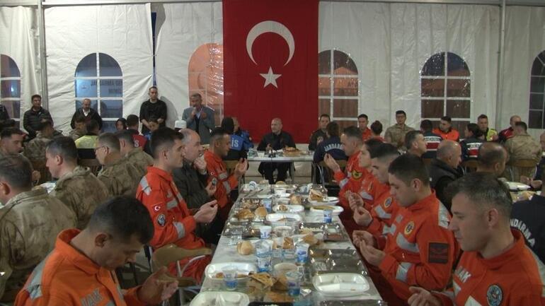 Bakan Soylu, kolluk kuvvetleriyle birlikte iftar yaptı