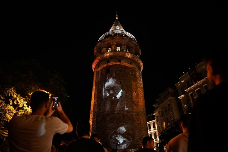 İstanbul’da tarihi mekanlara ’’Zafer Bayramı’’ ışıklandırması