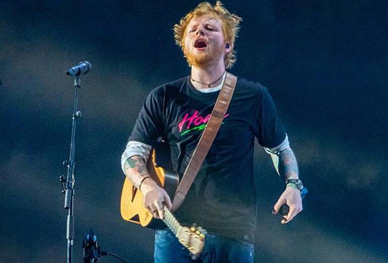 Ed Sheeran evinin bahçesine kendi mezarını kazmışı