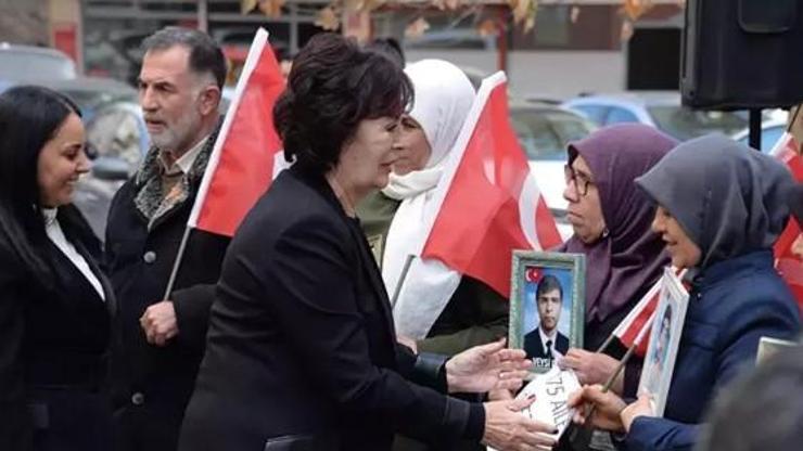 Hülya Koçyiğit’ten Diyarbakır annelerini ziyaret